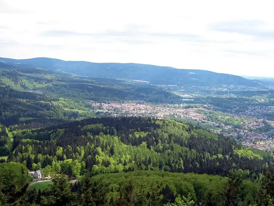 Widok z Ruppbergu w stronę Zella-Mehlis.